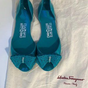 Turquoise Salvatore Ferragamo Jelly flats size 7. Worn only ONCE!